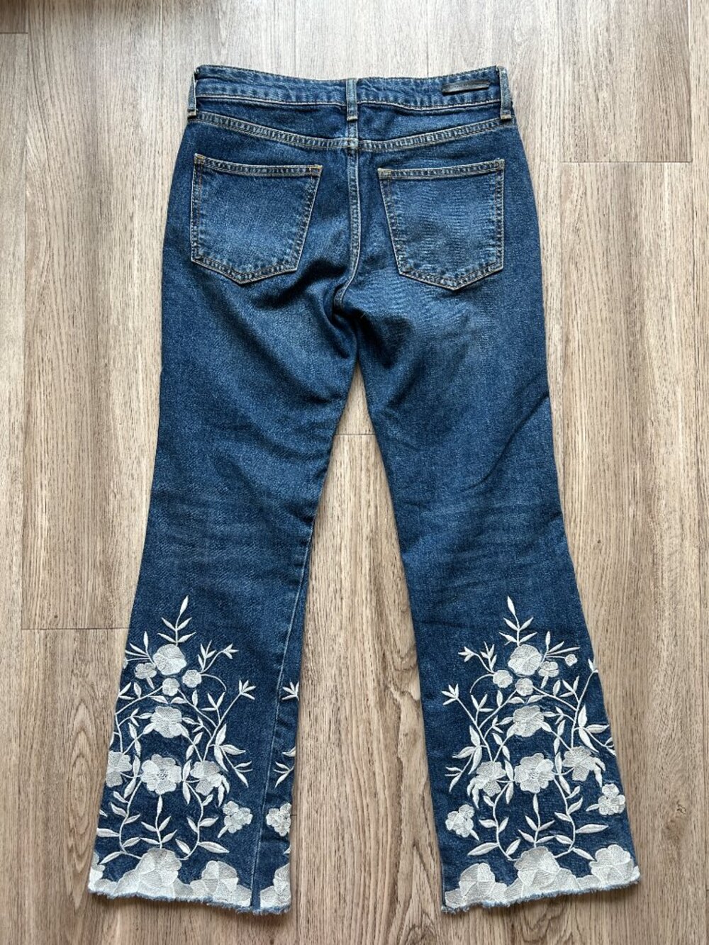 Anthropologie Pilcro High-Rise Cropped Embroidered Floral Flare Jeans Size 25 - Picture 11 of 14